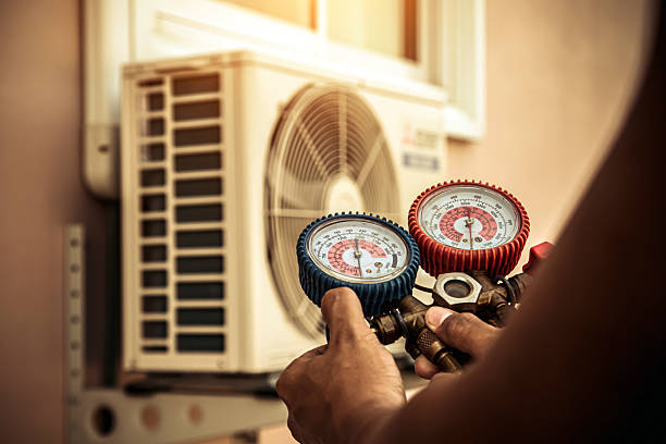 Professional Hvac technician working in Ozawkie, KS